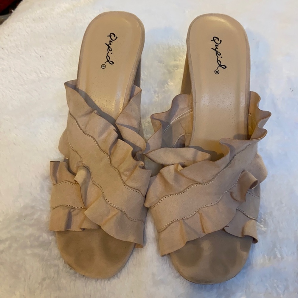 Hard to let go of!!!! LOVE!!Everything ab these heels is so unique and girly:)
